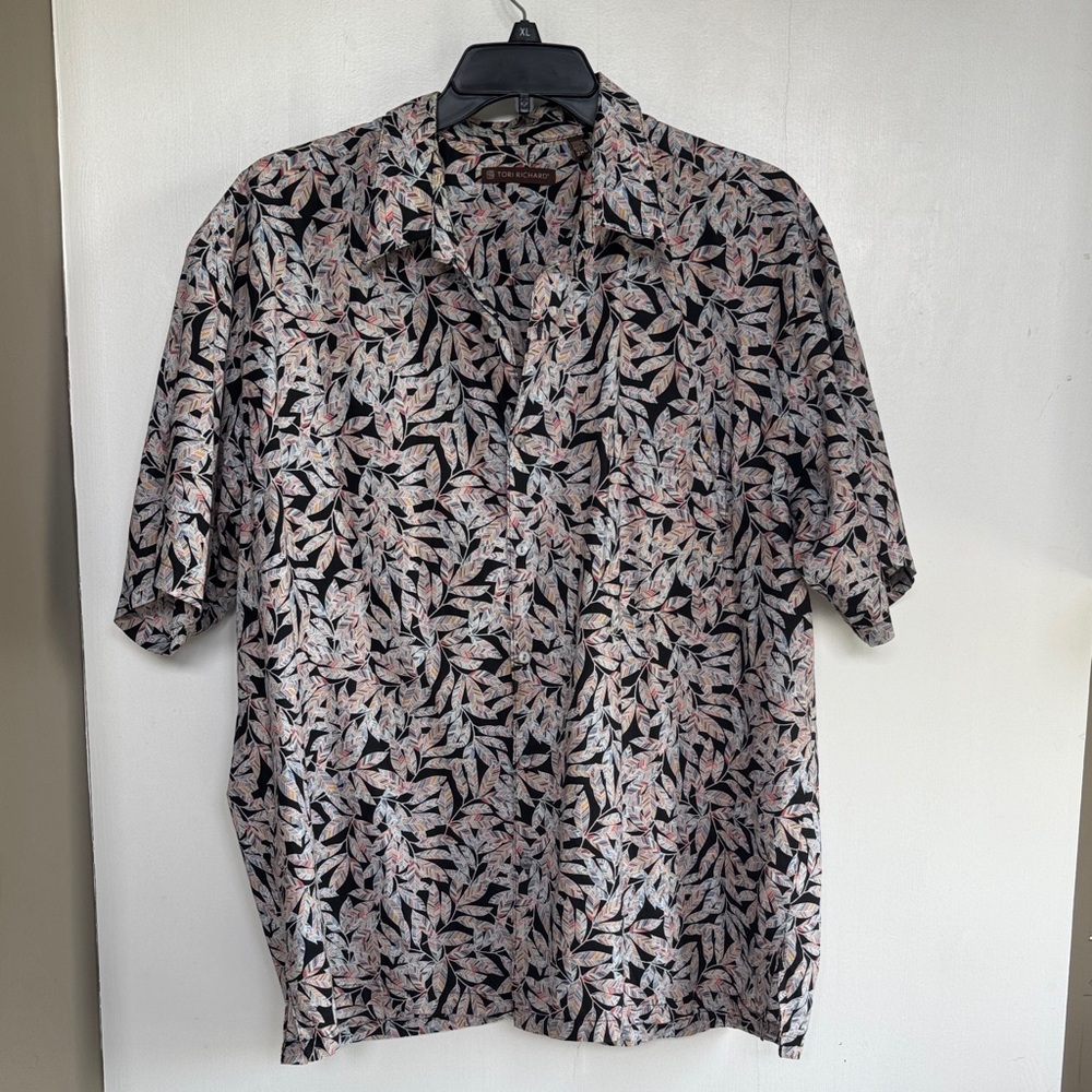 Tori Richard Men’s Black and Pink Leaf Print Shirt